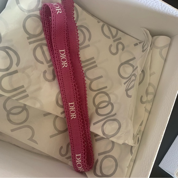 DIOR Gift Box with Ribbon - Picture 6 of 6